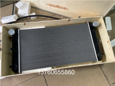 日立ZAX135U挖掘機水箱